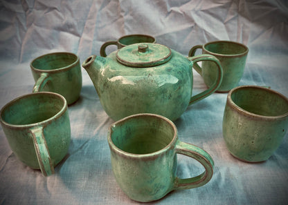 Teapots and cup sets