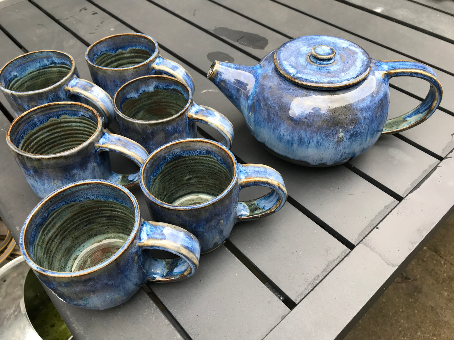 Teapots and cup sets