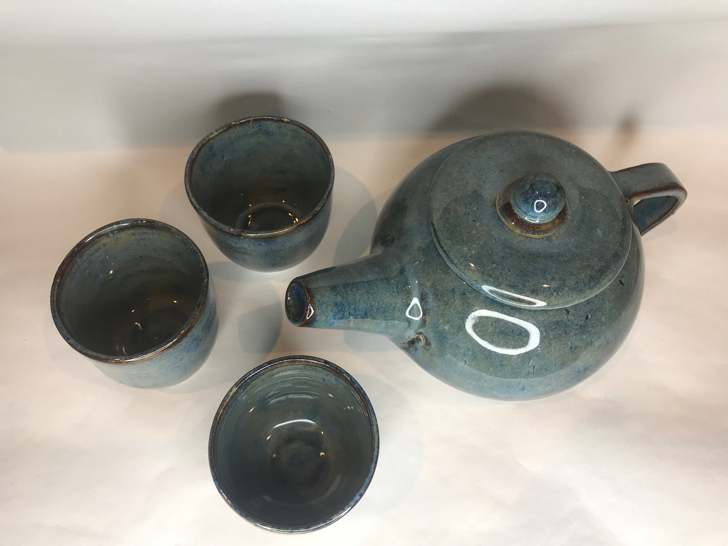 Teapots and cup sets