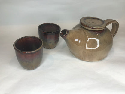 Teapots and cup sets